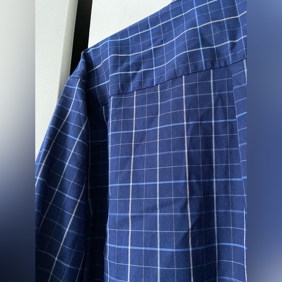 Van Heusen button down shirt - Picture 2 of 4